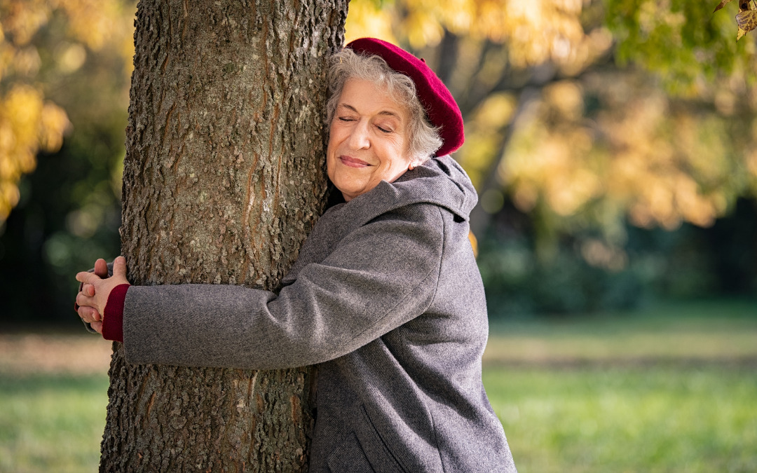 green therapy - tree hugging - Aging Project UniUPO