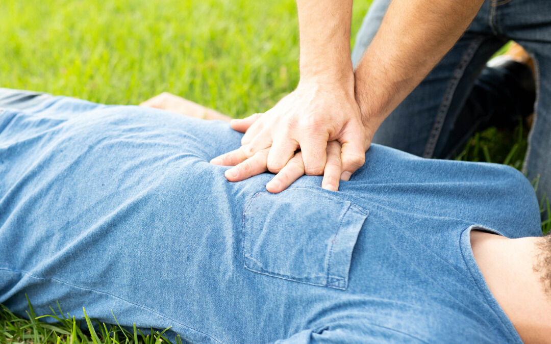 Le basi della rianimazione cardiopolmonare: semplici mosse che salvano la vita