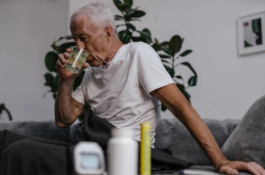 Aderenza terapeutica negli anziani e IA: quali prospettive?